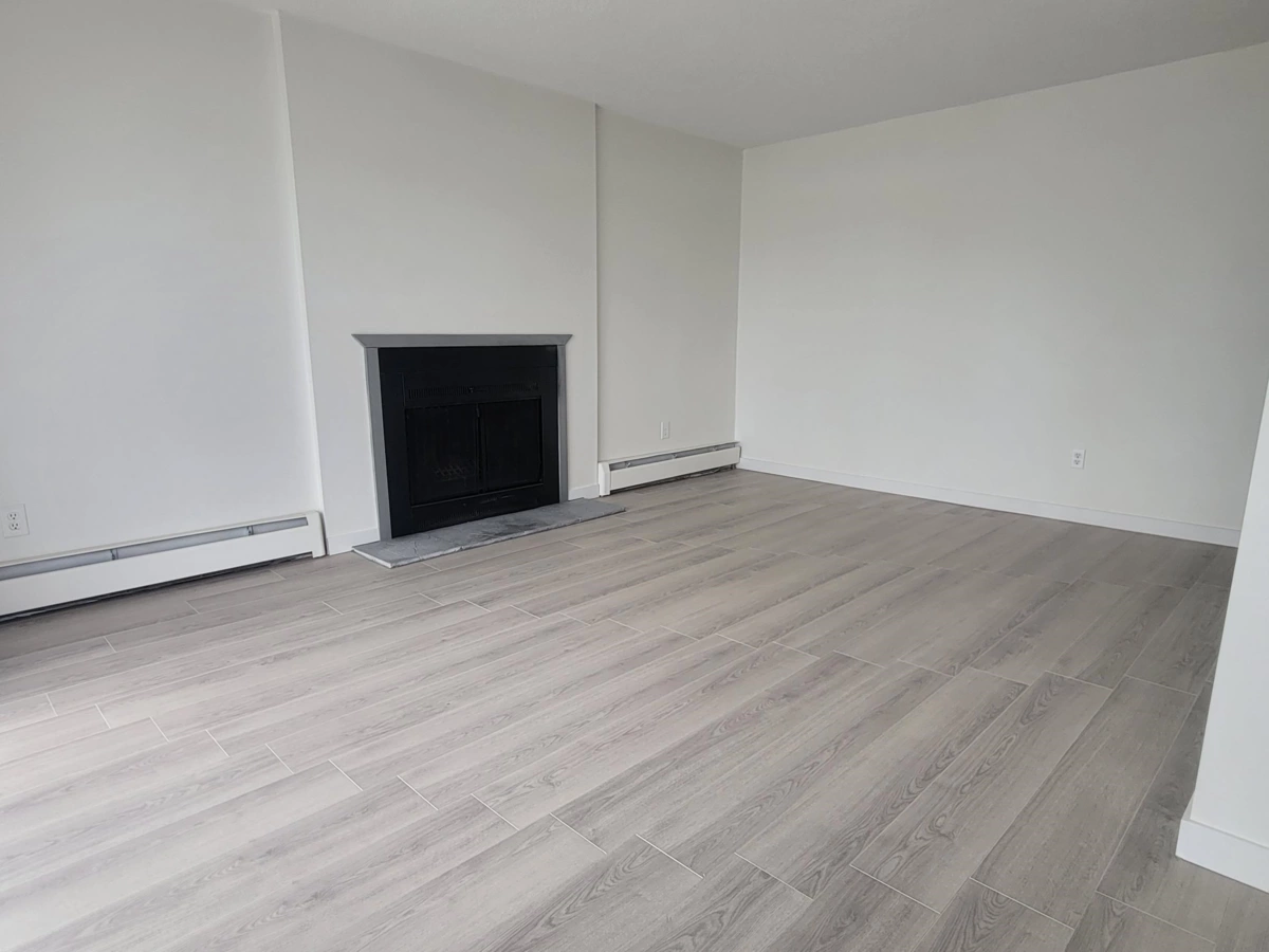 Walk-In Closet Photo of 310 45749 Spadina Avenue, Chilliwack, BC