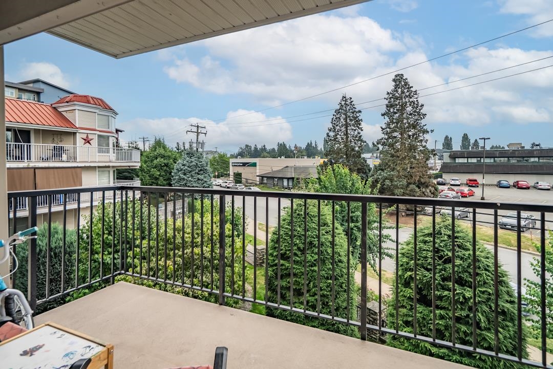 Guest Bathroom Photo of 303 33255 Old Yale Road, Abbotsford, BC