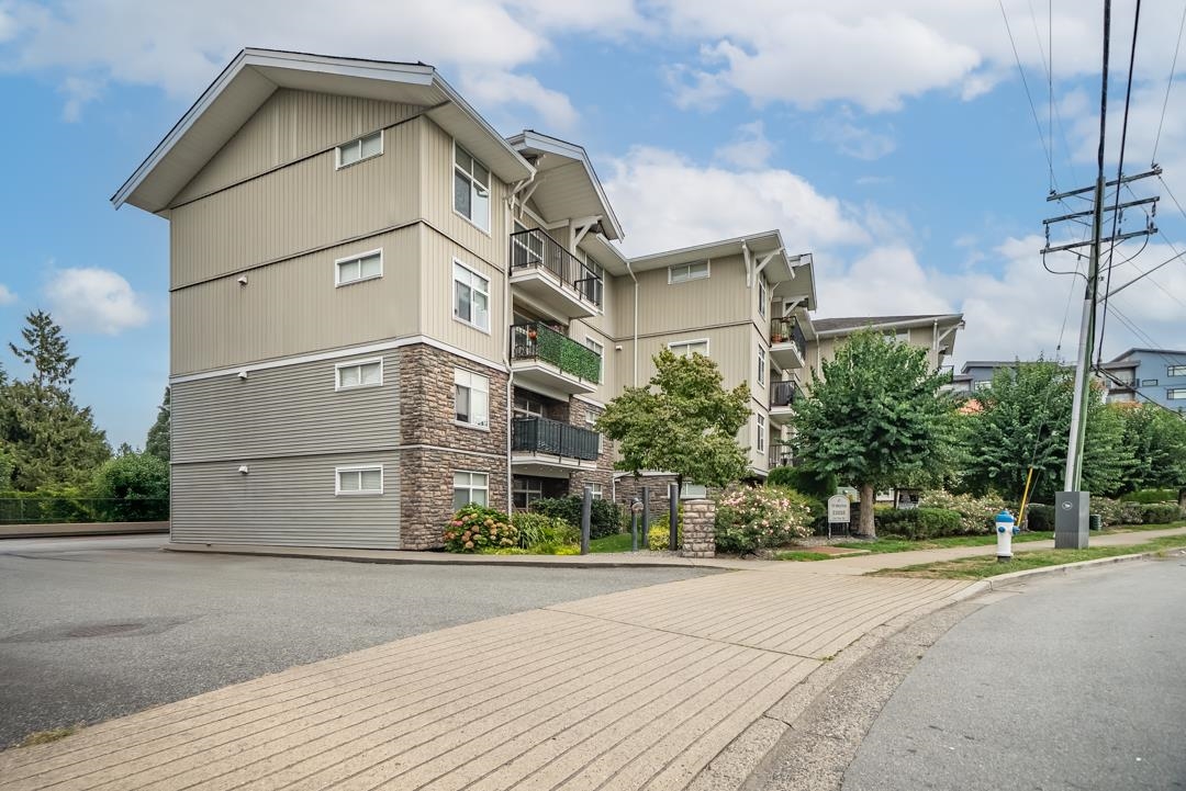 Outdoor Deck Photo of 303 33255 Old Yale Road, Abbotsford, BC
