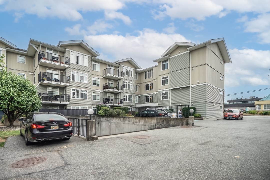 Outdoor Patio Photo of 303 33255 Old Yale Road, Abbotsford, BC