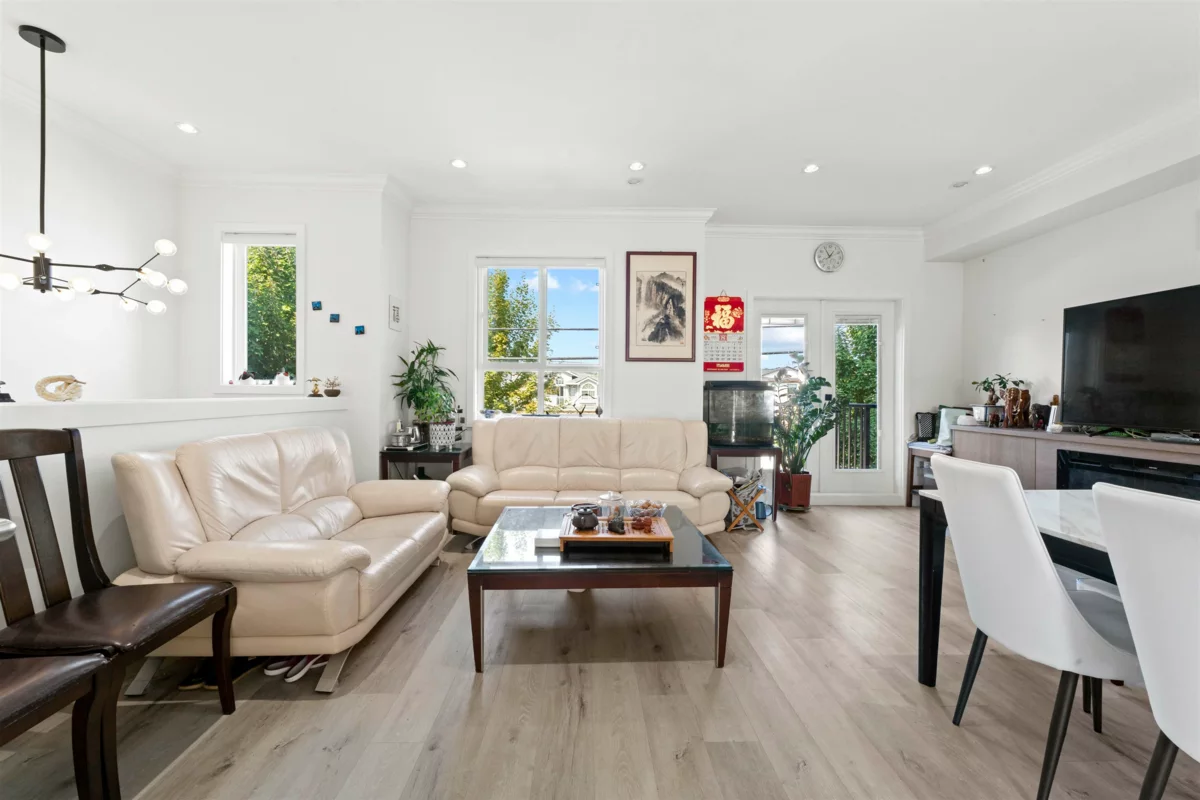 Breakfast Nook Photo of 4 608 Ewen Avenue, New Westminster, BC