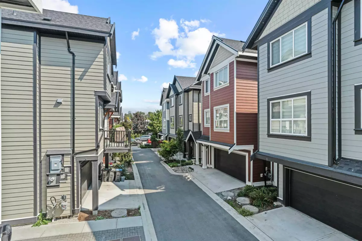 Entry Foyer Photo of 4 608 Ewen Avenue, New Westminster, BC