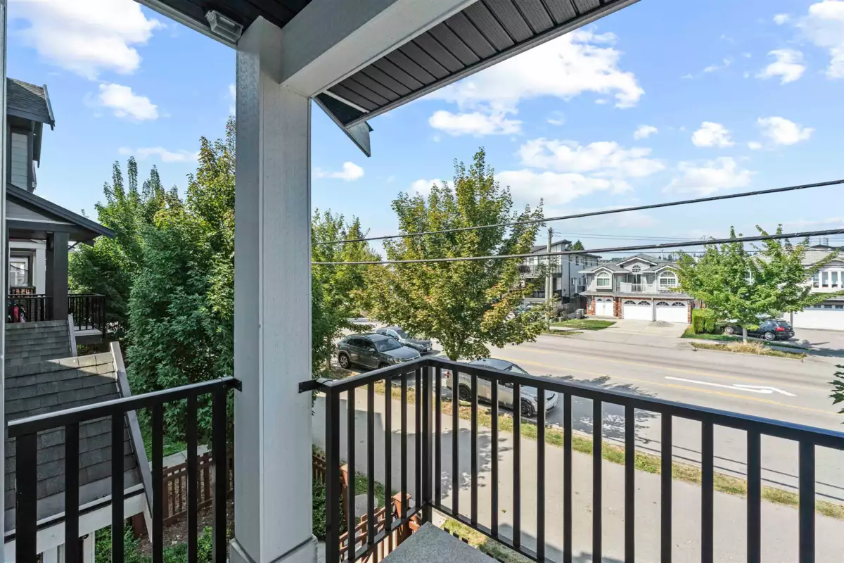 Hot Tub / Spa Photo of 4 608 Ewen Avenue, New Westminster, BC