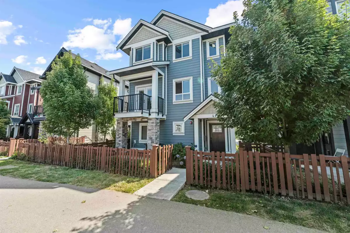Kitchen Photo of 4 608 Ewen Avenue, New Westminster, BC