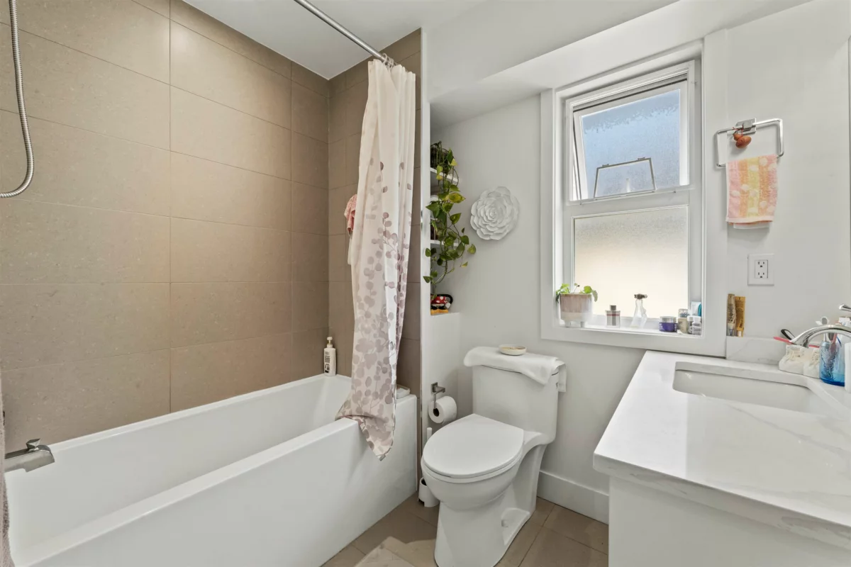 Swimming Pool Photo of 4 608 Ewen Avenue, New Westminster, BC