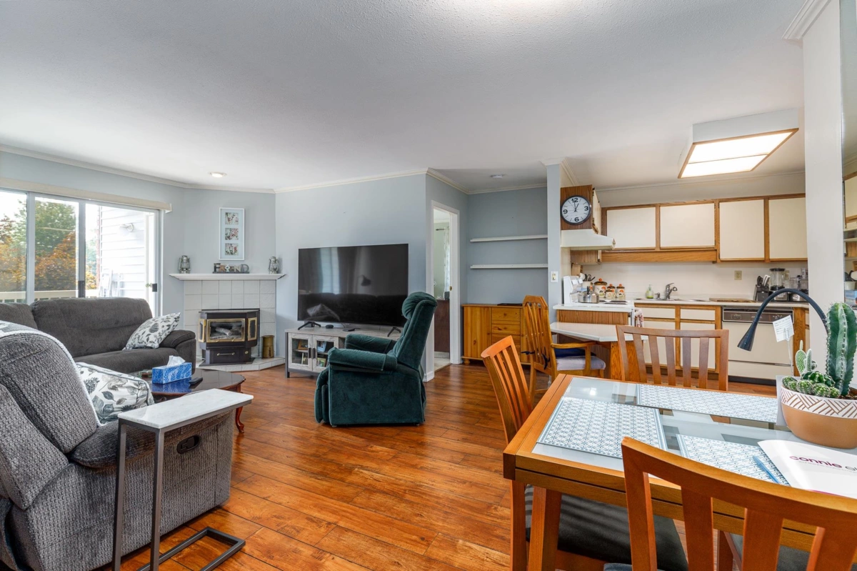 Kitchen Photo of 221 5379 205 Street, Langley, BC
