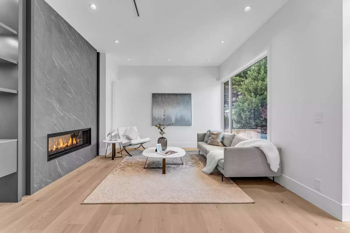 Dining Area Photo of 615 E 6th Street, North Vancouver, BC