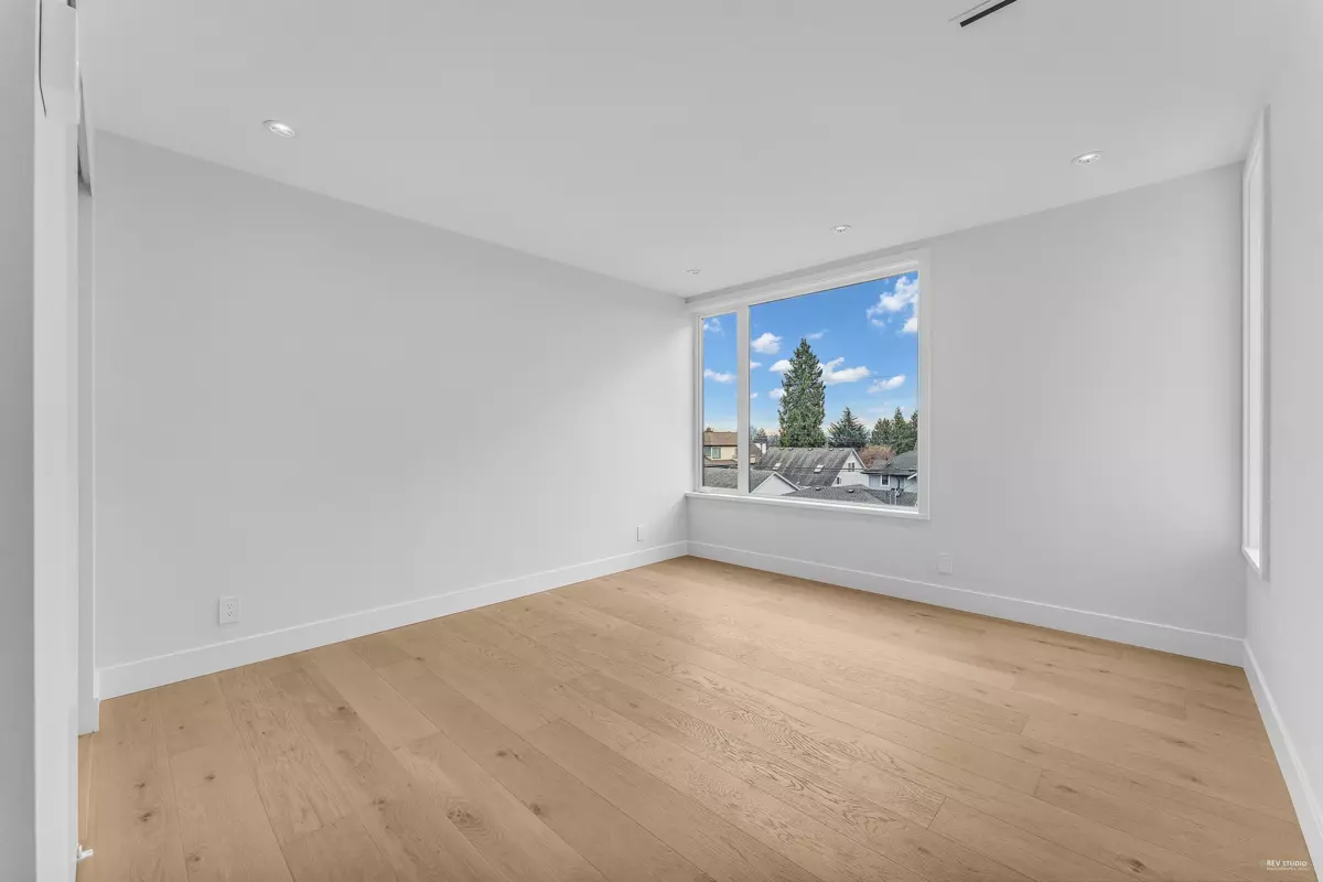 Entry Foyer Photo of 615 E 6th Street, North Vancouver, BC