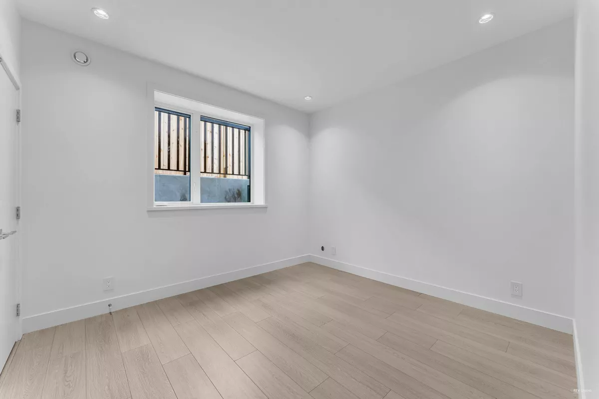 Front Yard Photo of 615 E 6th Street, North Vancouver, BC