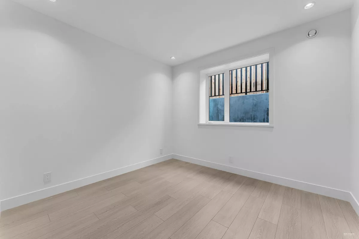 Garden / Landscaping Photo of 615 E 6th Street, North Vancouver, BC