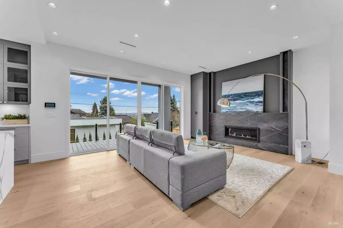 Primary Bathroom Photo of 615 E 6th Street, North Vancouver, BC