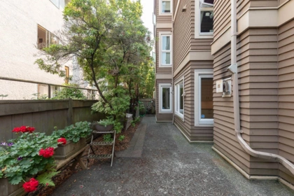 104 3218 Ontario Street, Vancouver, BC, Vancouver — Apartment/Condo for sale