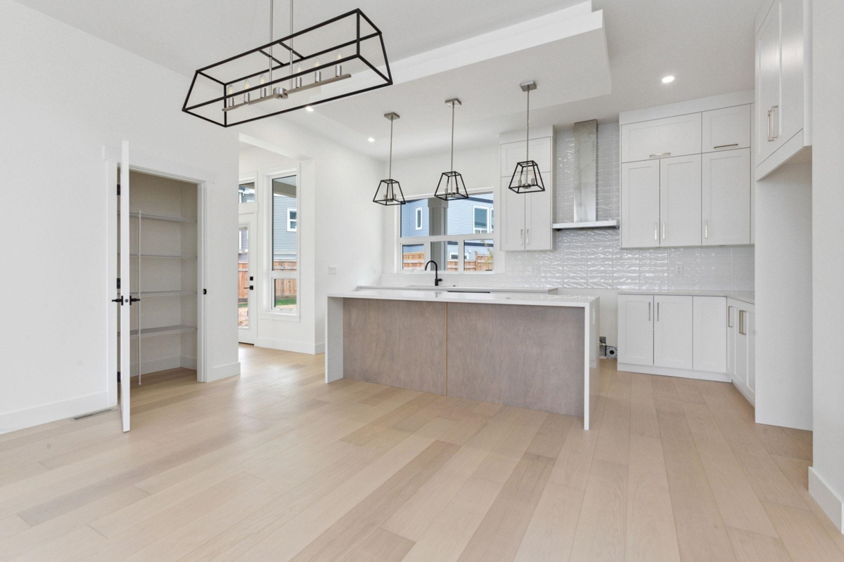 Kitchen Photo of 10125 Elderberry Crescent, Surrey, BC