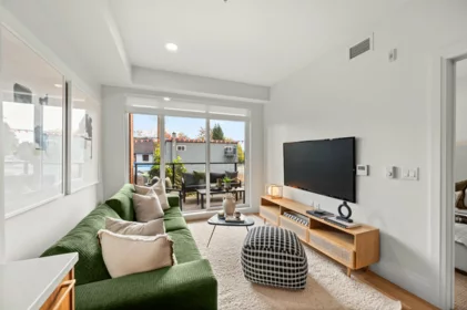 202 2550 Garden Drive, Vancouver, BC, Vancouver — Apartment/Condo for sale