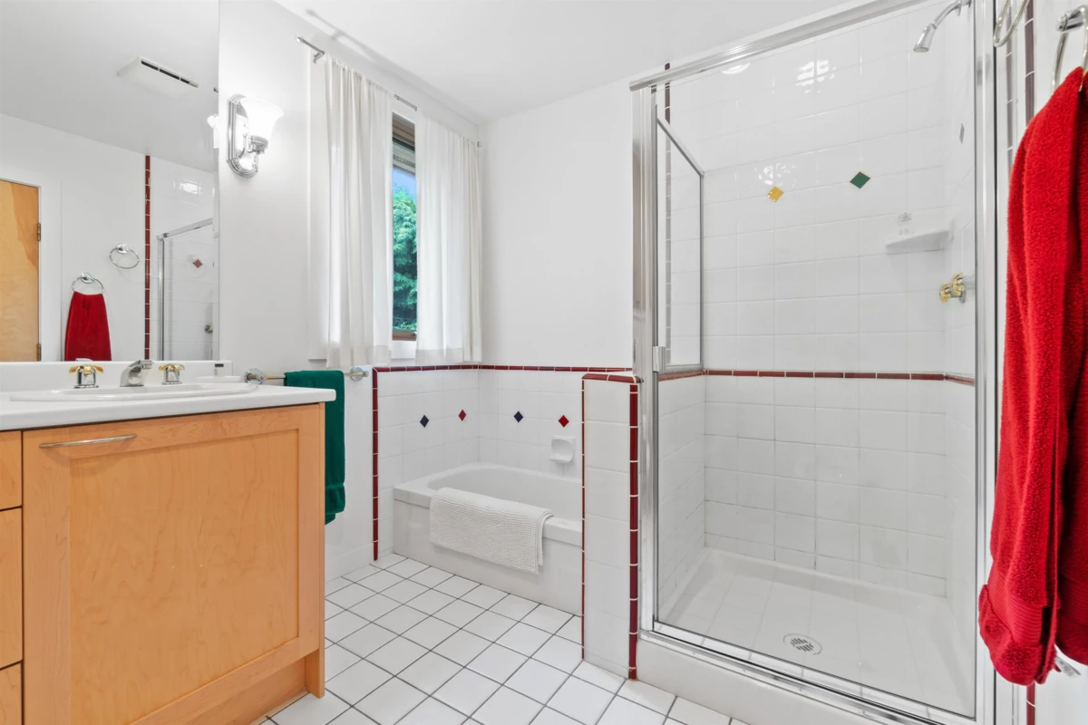 Entry Foyer Photo of 2919 Tower Hill Crescent, West Vancouver, BC