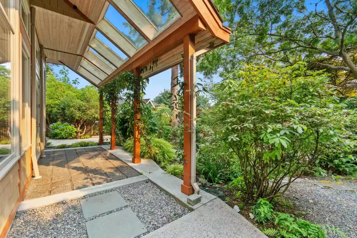 Kitchen Photo of 2919 Tower Hill Crescent, West Vancouver, BC