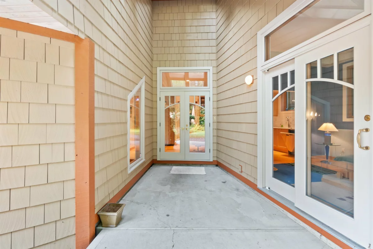 Powder Room Photo of 2919 Tower Hill Crescent, West Vancouver, BC