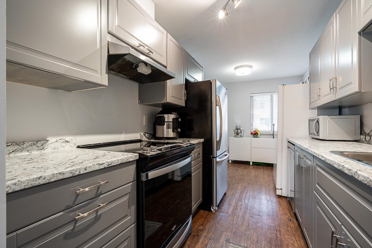 Breakfast Nook Photo of 2 5536 Vedder Road, Chilliwack, BC