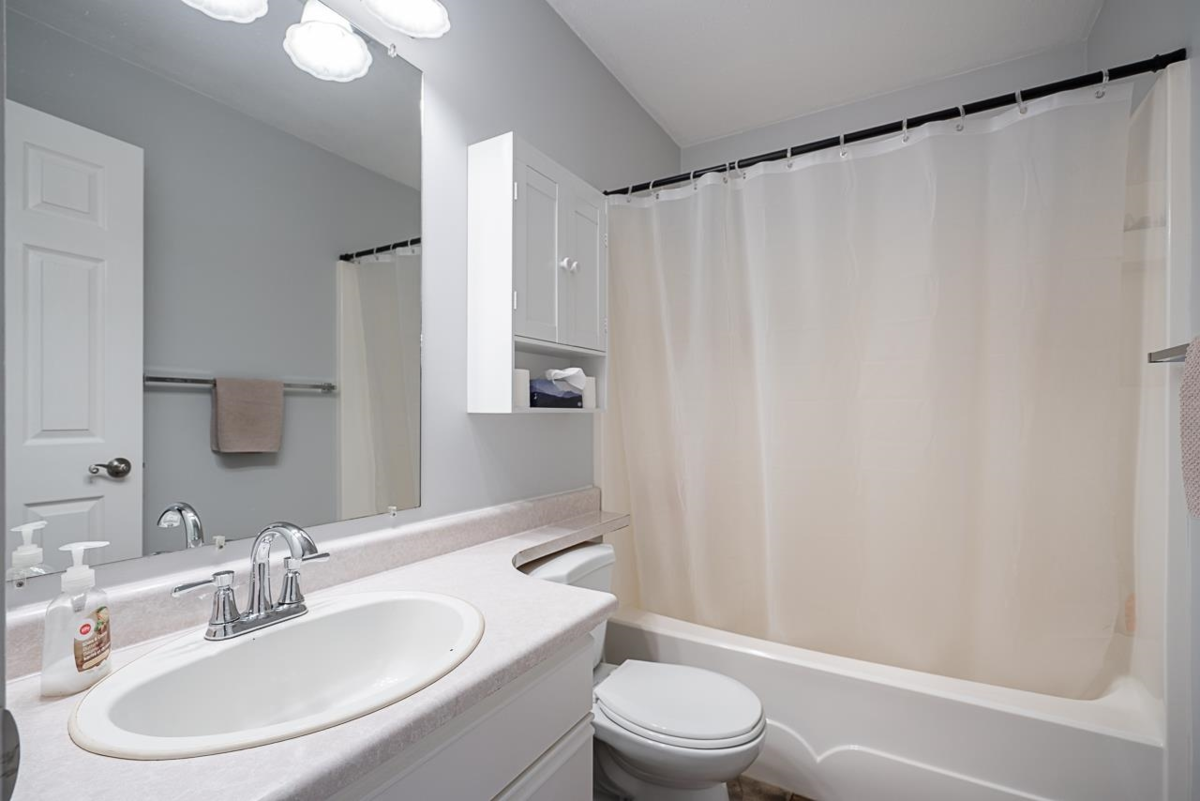 Entry Foyer Photo of 2 5536 Vedder Road, Chilliwack, BC