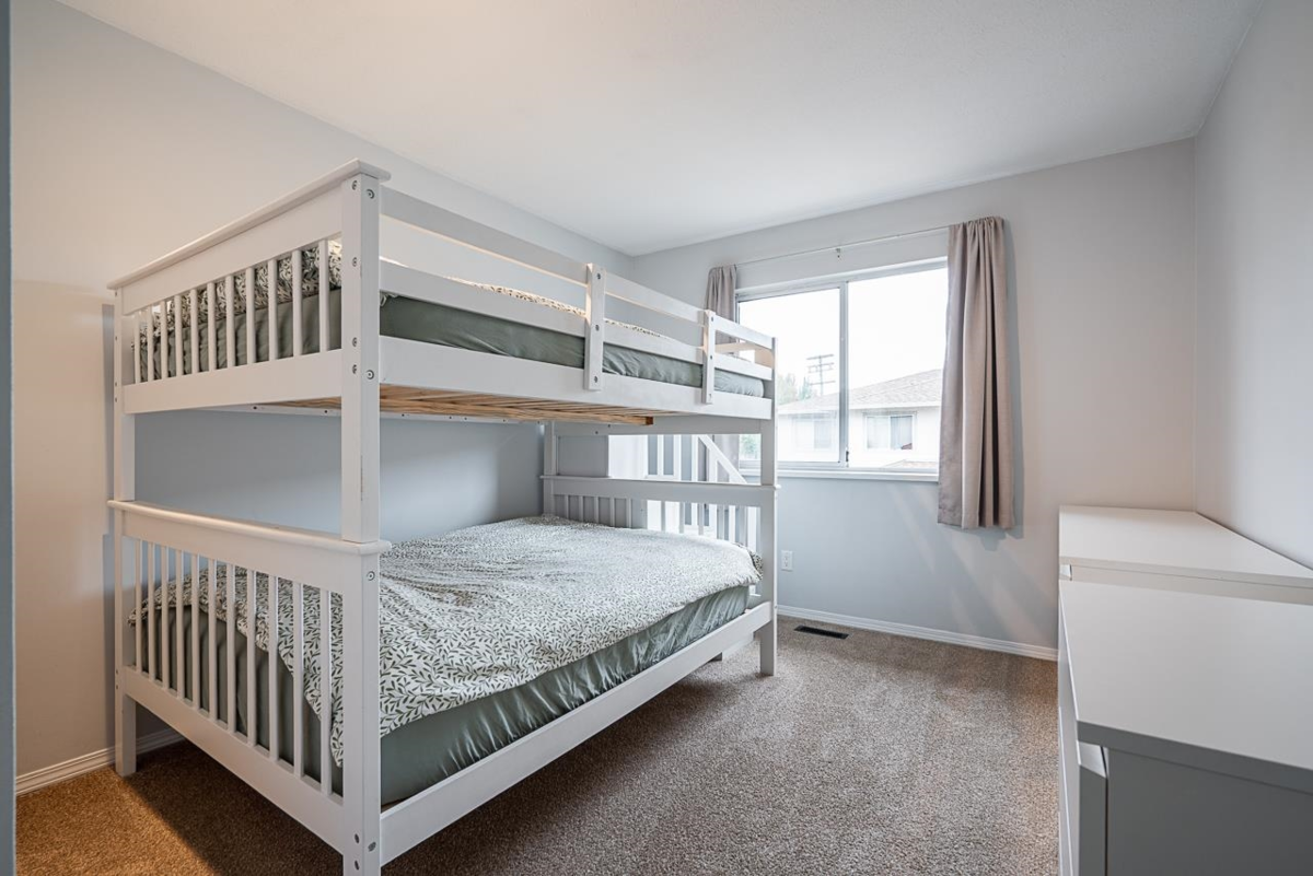 Garage Interior Photo of 2 5536 Vedder Road, Chilliwack, BC