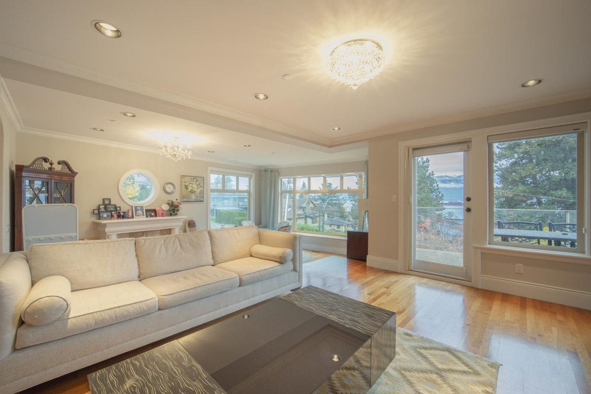 Garden / Landscaping Photo of 1822 Sasamat Street, Vancouver, BC