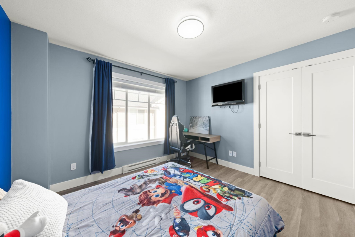 Entry Foyer Photo of 8 7056 192 Street, Surrey, BC