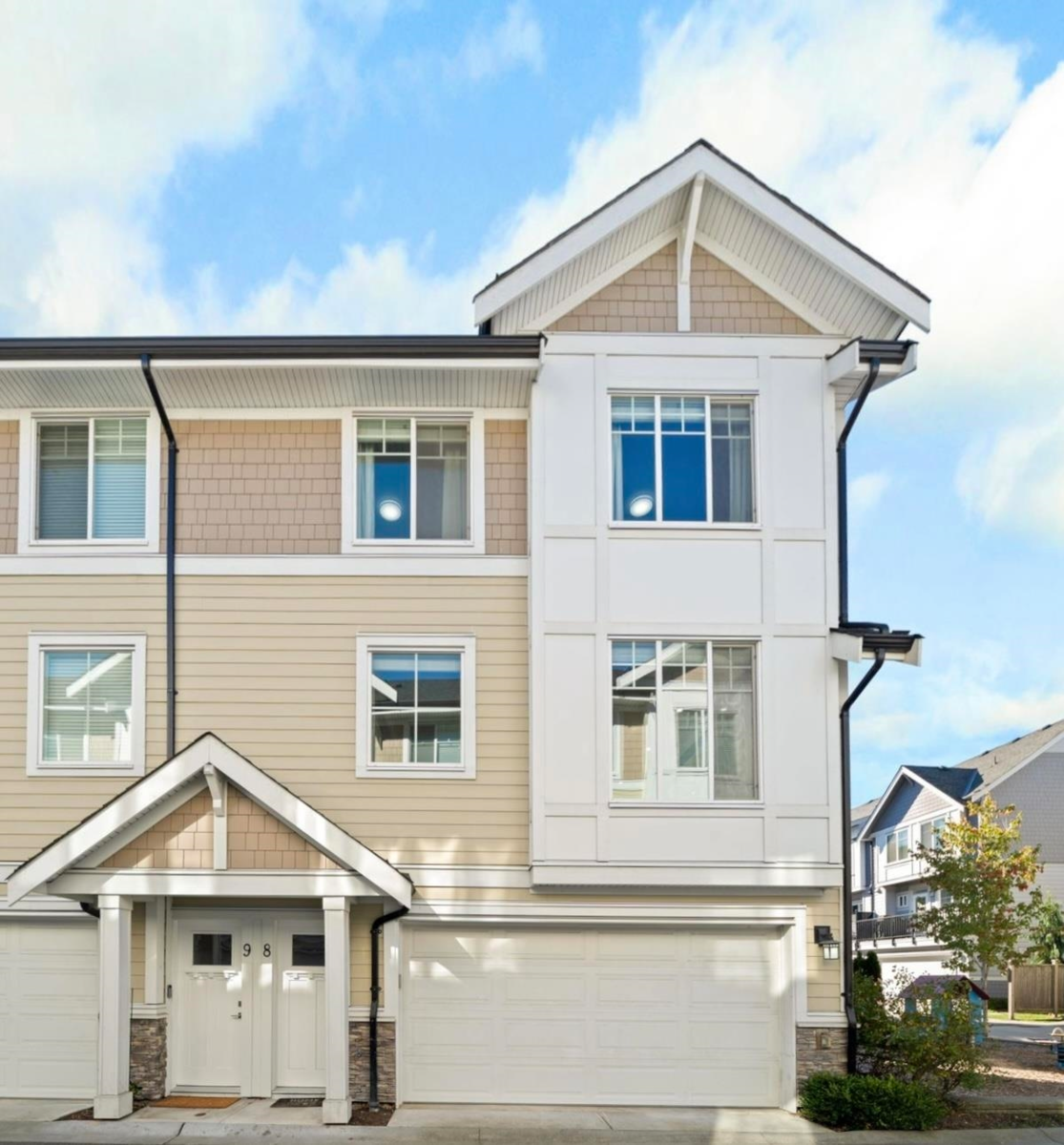 Front Yard Photo of 8 7056 192 Street, Surrey, BC