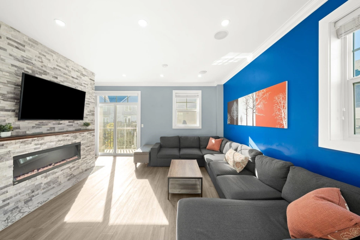 Walk-In Closet Photo of 8 7056 192 Street, Surrey, BC