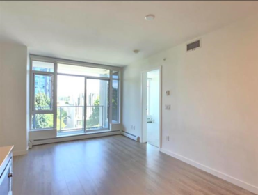 Kitchen Island Photo of 509 13350 Central Avenue, Surrey, BC