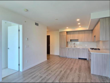 Kitchen Photo of 509 13350 Central Avenue, Surrey, BC