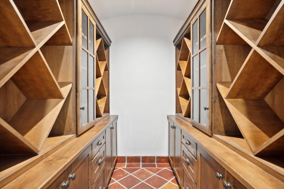 Entry Foyer Photo of 2185 Lawson Avenue, West Vancouver, BC