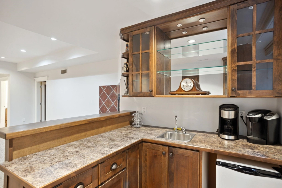 Hallway Photo of 2185 Lawson Avenue, West Vancouver, BC