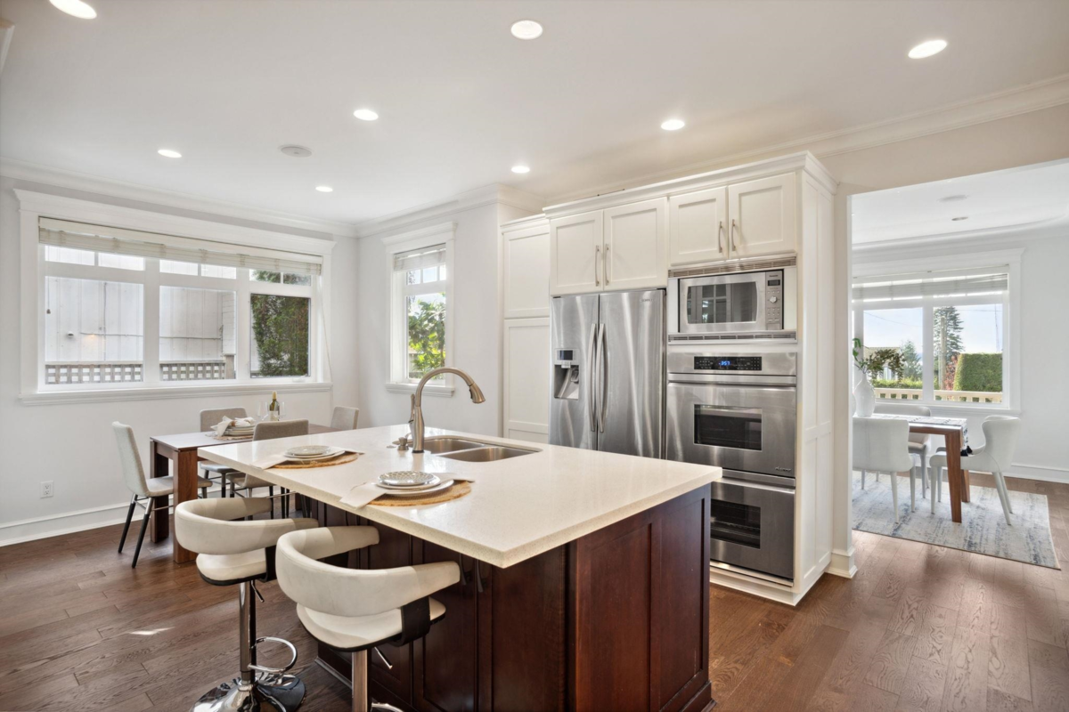 Kitchen Photo of 2185 Lawson Avenue, West Vancouver, BC