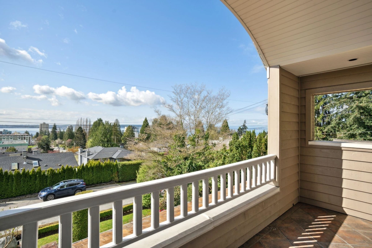 Outdoor Patio Photo of 2185 Lawson Avenue, West Vancouver, BC