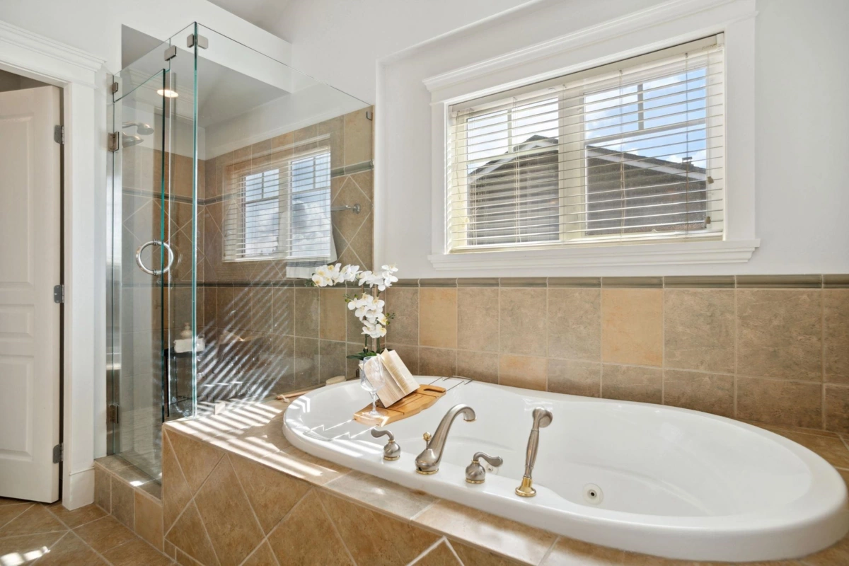 Walk-In Closet Photo of 2185 Lawson Avenue, West Vancouver, BC