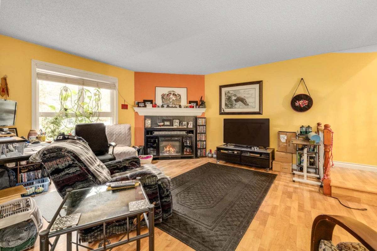 Dining Area Photo of 14810 Holly Park Lane, Surrey, BC