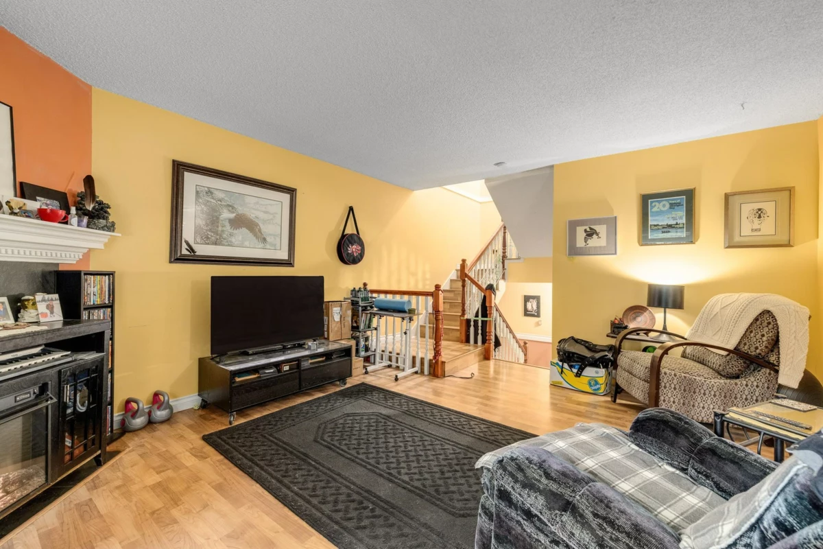 Family Room Photo of 14810 Holly Park Lane, Surrey, BC