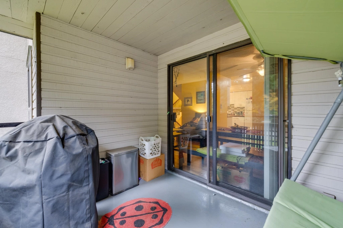 Laundry Room Photo of 14810 Holly Park Lane, Surrey, BC