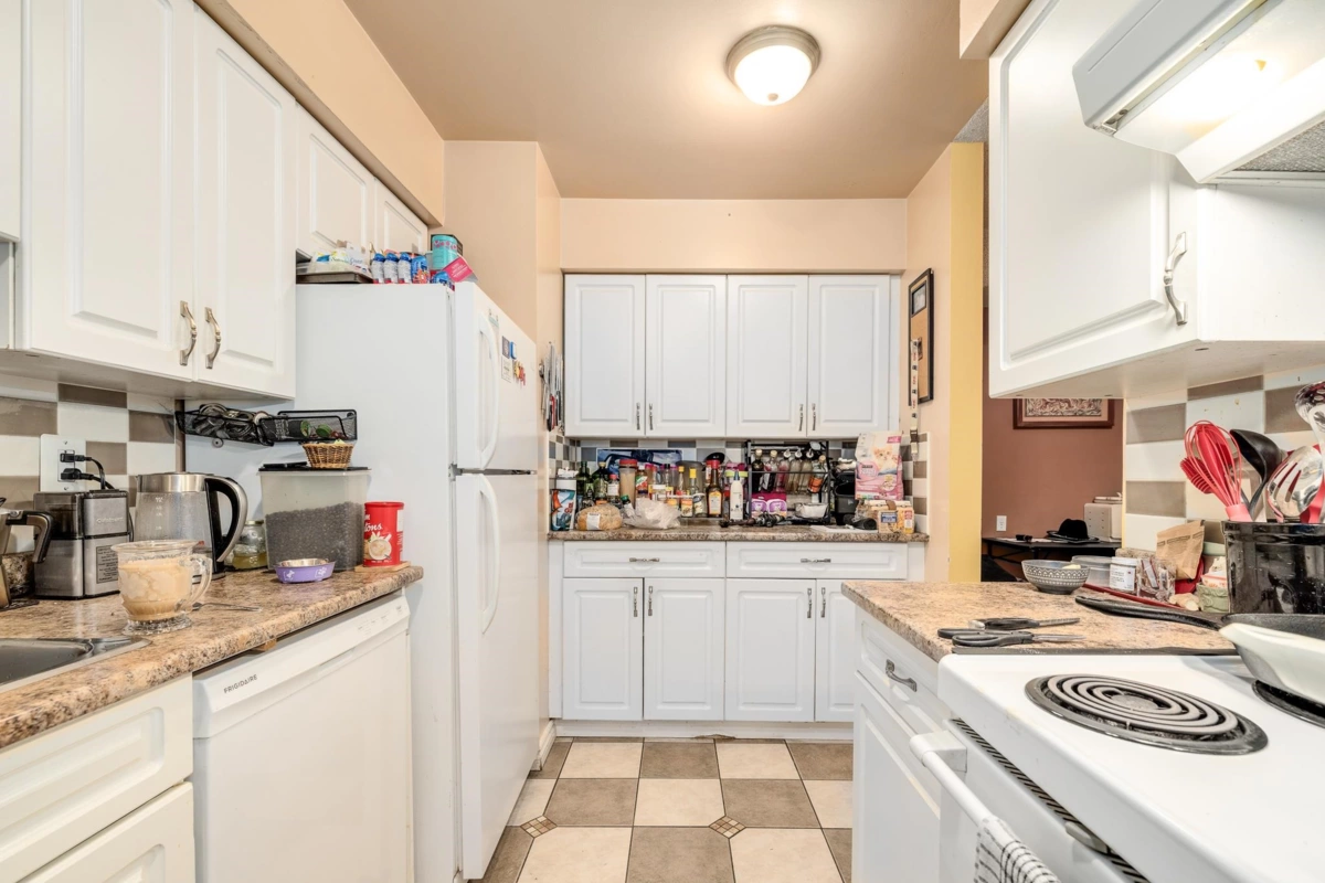 Primary Bathroom Photo of 14810 Holly Park Lane, Surrey, BC