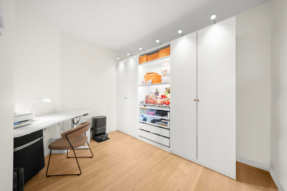 Kitchen Photo of 417 10880 No. 5 Road, Richmond, BC