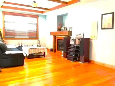 Kitchen Island Photo of 6080 Marine Drive, Burnaby, BC