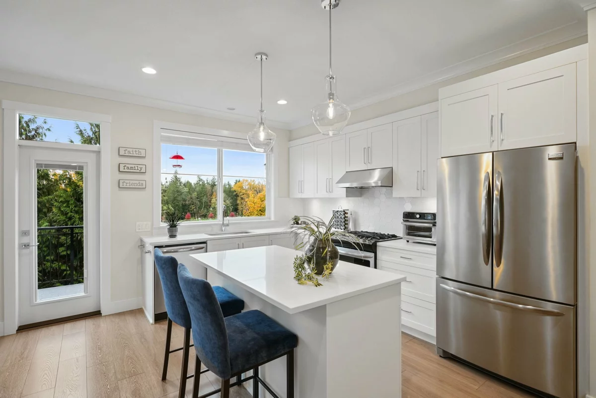 Dining Area Photo of 19 15717 Mountain View Drive, Surrey, BC