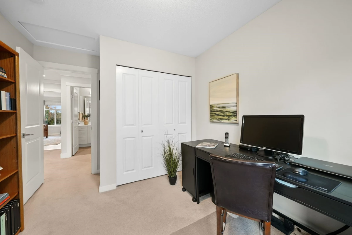 Hallway Photo of 19 15717 Mountain View Drive, Surrey, BC