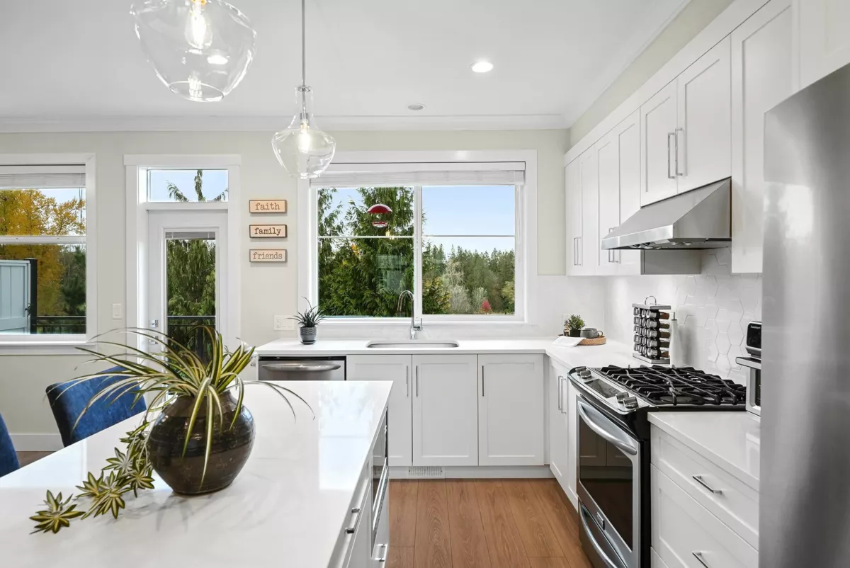 Kitchen Photo of 19 15717 Mountain View Drive, Surrey, BC