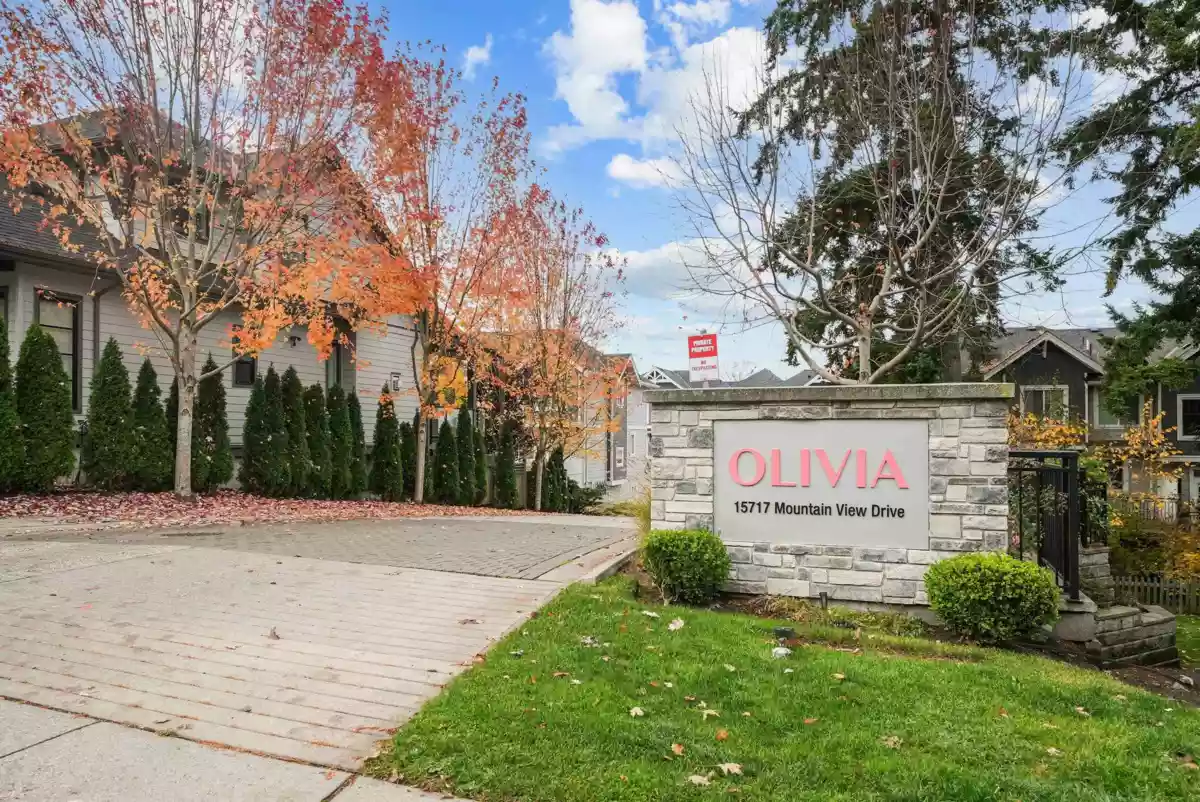 Living Room Photo of 19 15717 Mountain View Drive, Surrey, BC