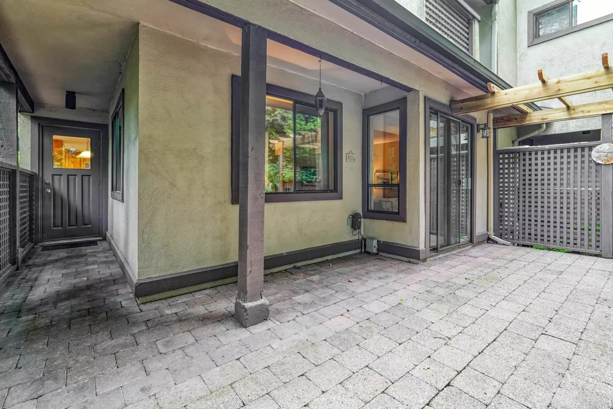 Front Yard Photo of 103 12749 16 Avenue, Surrey, BC