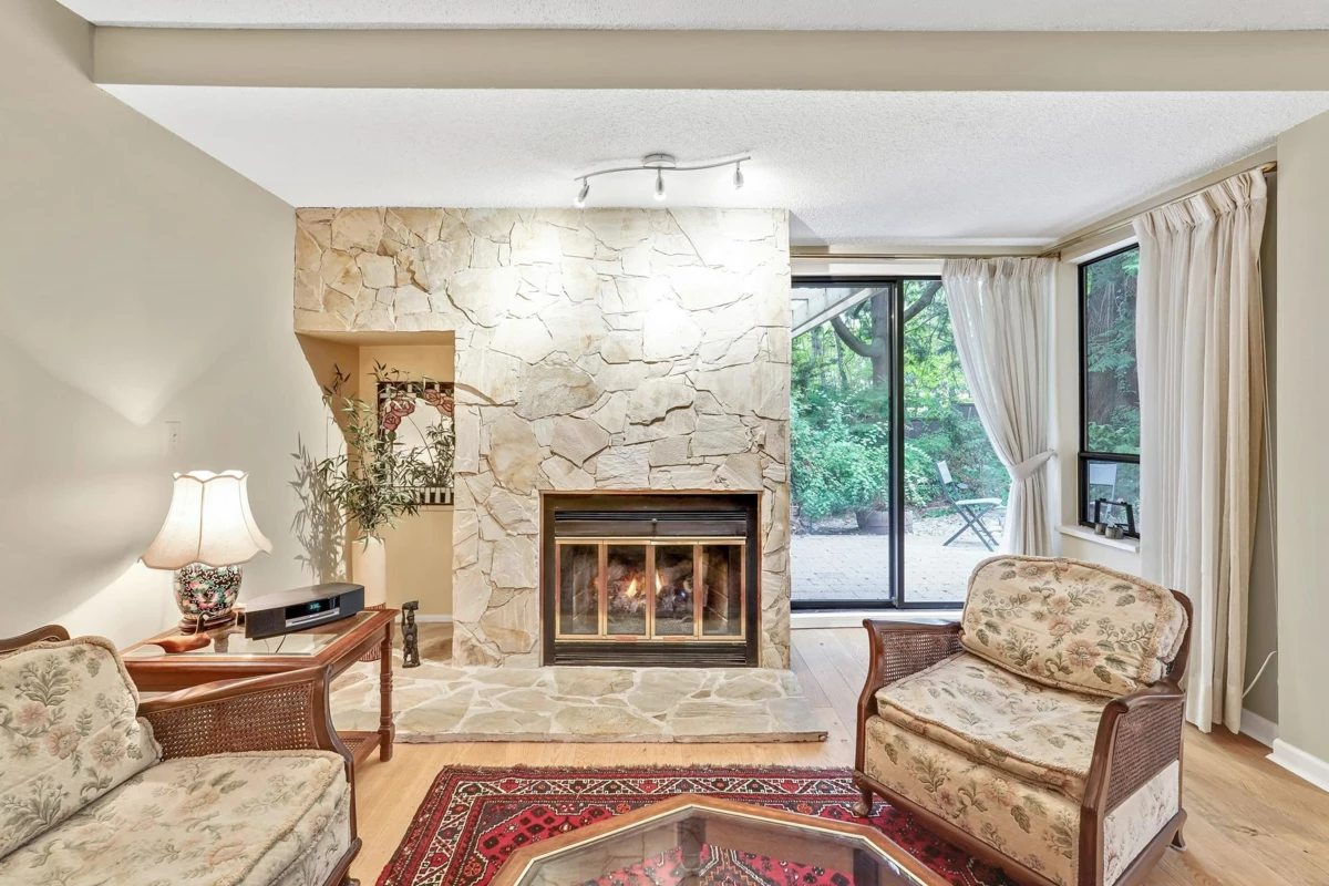 Kitchen Photo of 103 12749 16 Avenue, Surrey, BC