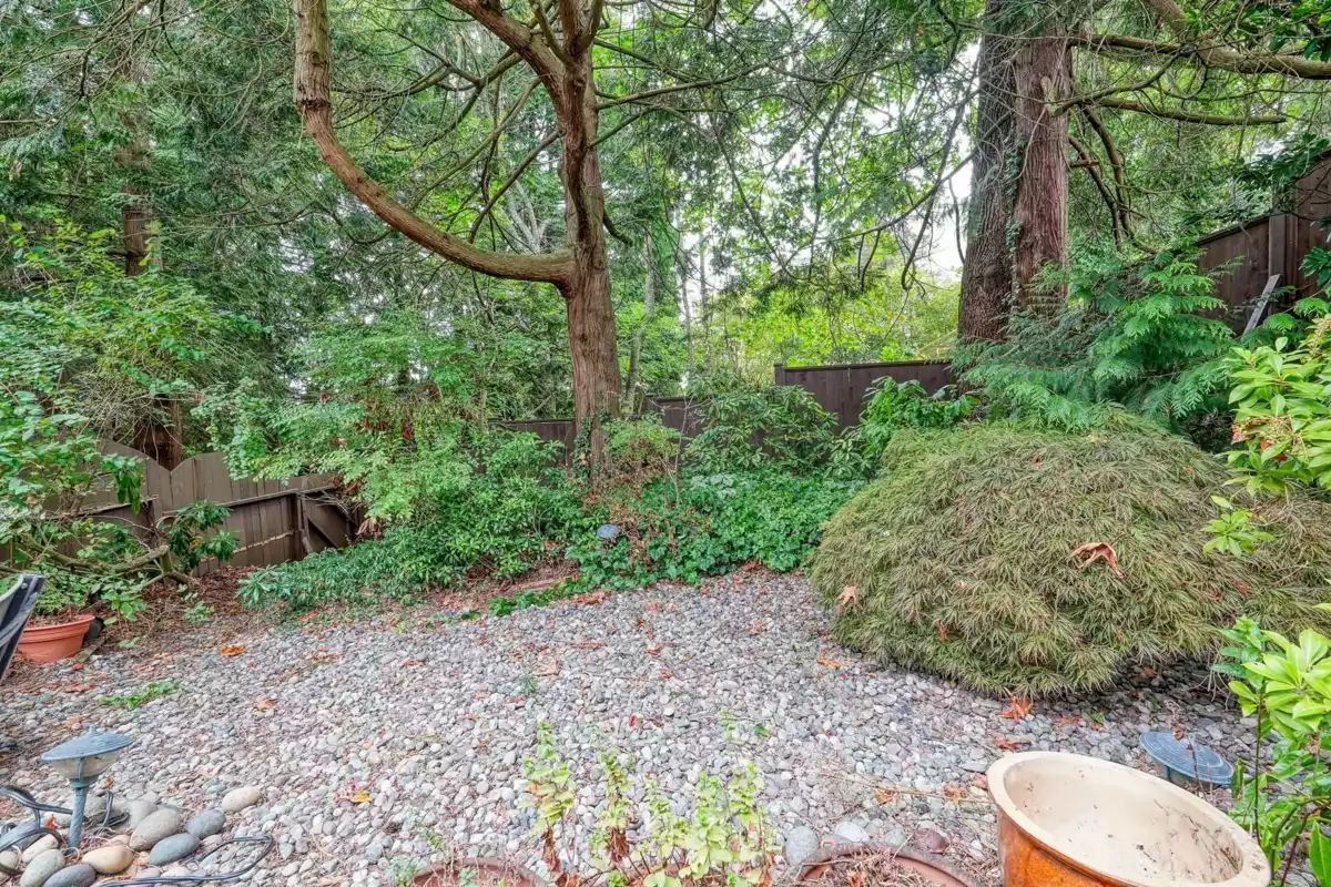 Swimming Pool Photo of 103 12749 16 Avenue, Surrey, BC