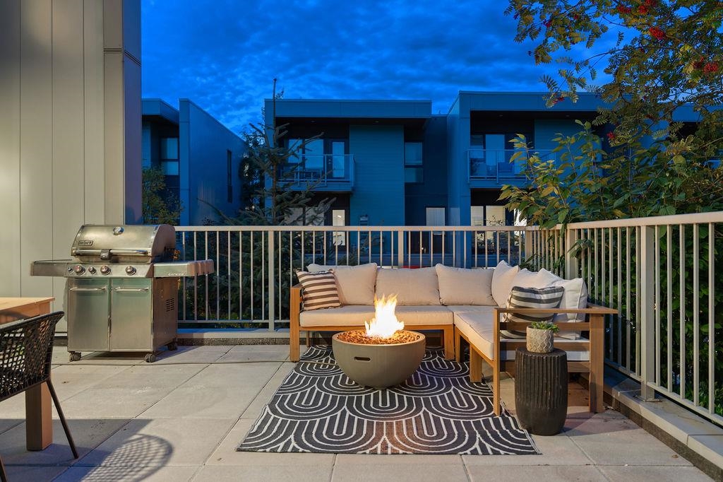 Kitchen Island Photo of 40 3596 Salal Drive, North Vancouver, BC