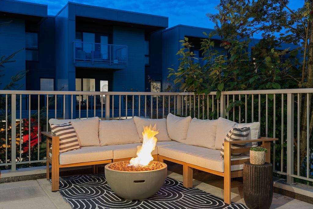 Kitchen Photo of 40 3596 Salal Drive, North Vancouver, BC